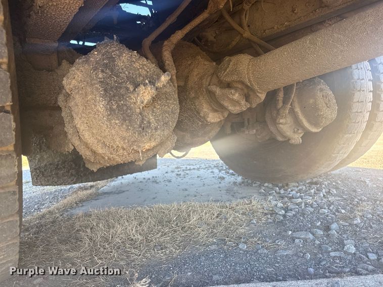 image for item DJ7945 1998 Ford F800 oil distributor truck