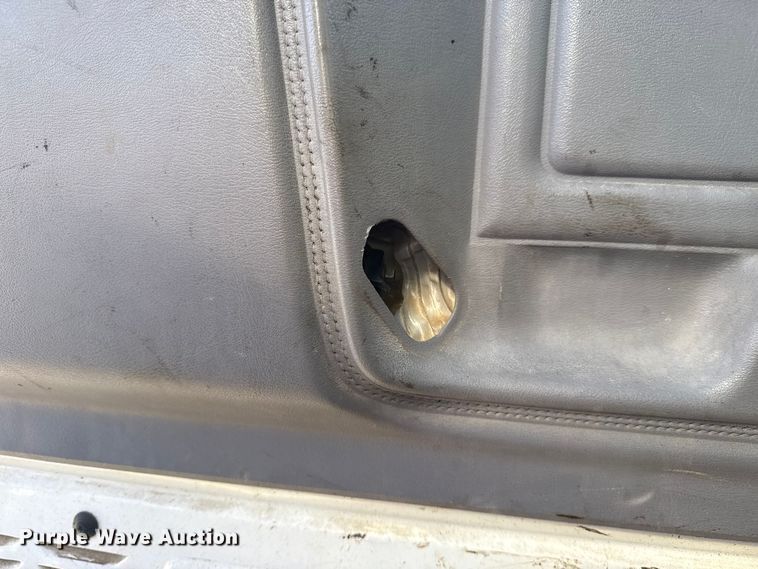 image for item DJ7945 1998 Ford F800 oil distributor truck