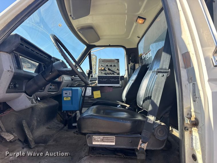 image for item DJ7945 1998 Ford F800 oil distributor truck