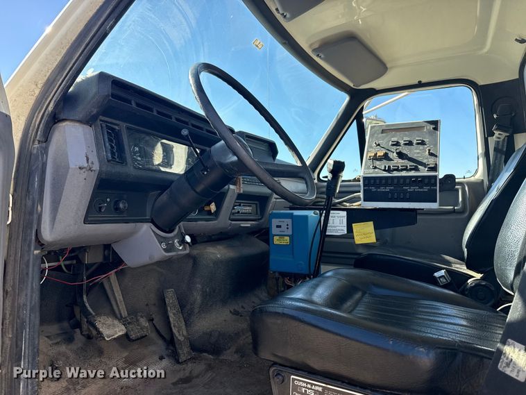 image for item DJ7945 1998 Ford F800 oil distributor truck