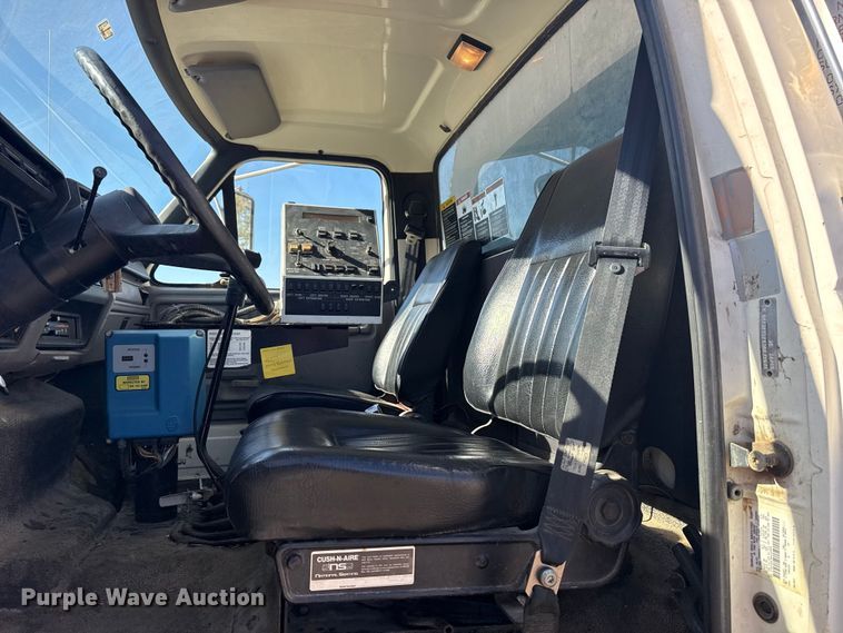 image for item DJ7945 1998 Ford F800 oil distributor truck