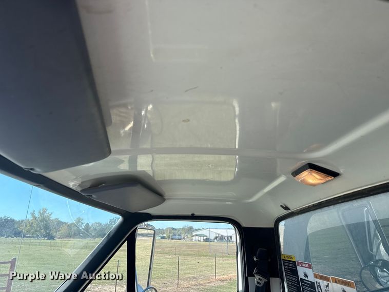 image for item DJ7945 1998 Ford F800 oil distributor truck