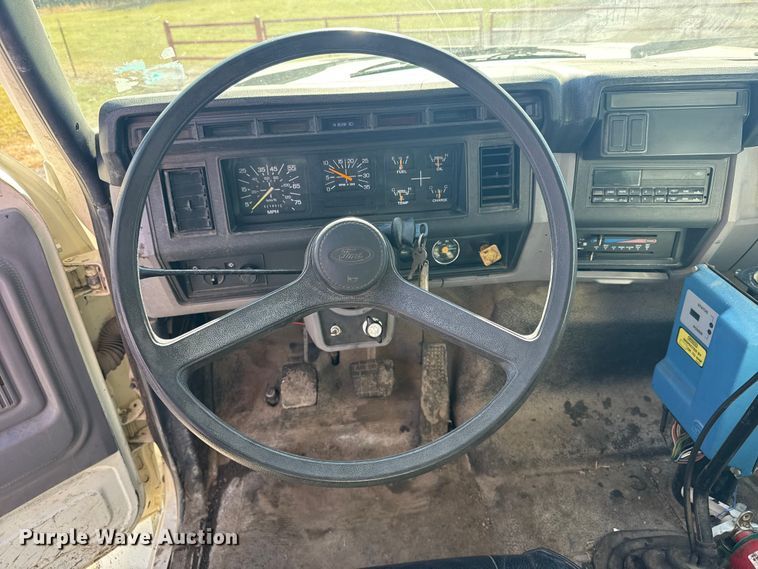 image for item DJ7945 1998 Ford F800 oil distributor truck