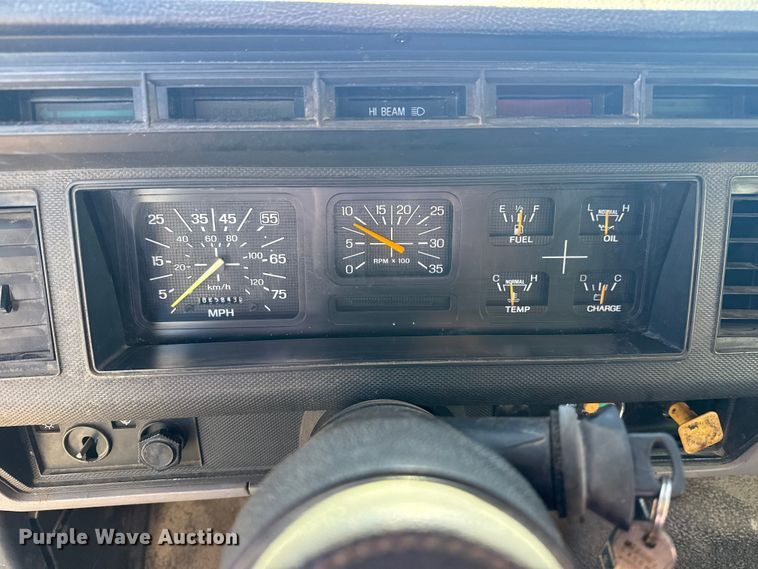 image for item DJ7945 1998 Ford F800 oil distributor truck