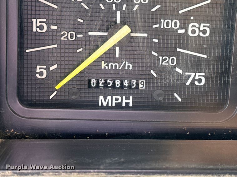 image for item DJ7945 1998 Ford F800 oil distributor truck