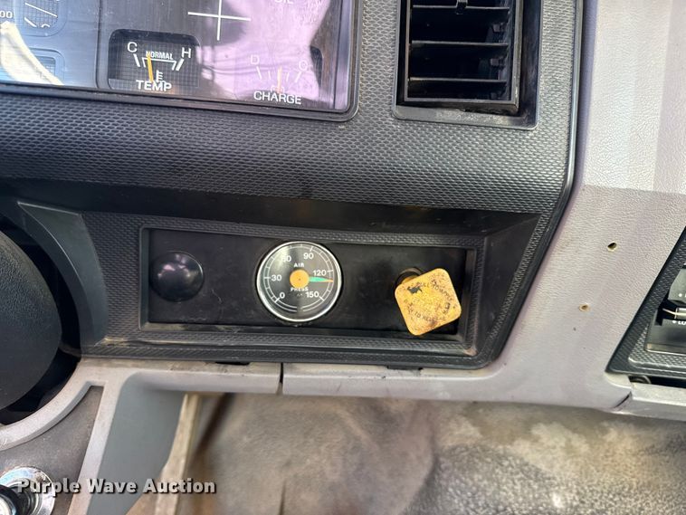 image for item DJ7945 1998 Ford F800 oil distributor truck