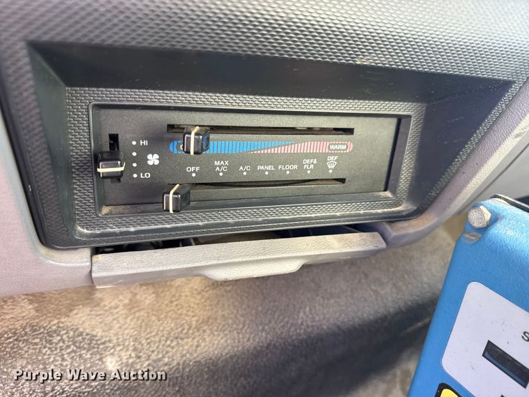 image for item DJ7945 1998 Ford F800 oil distributor truck