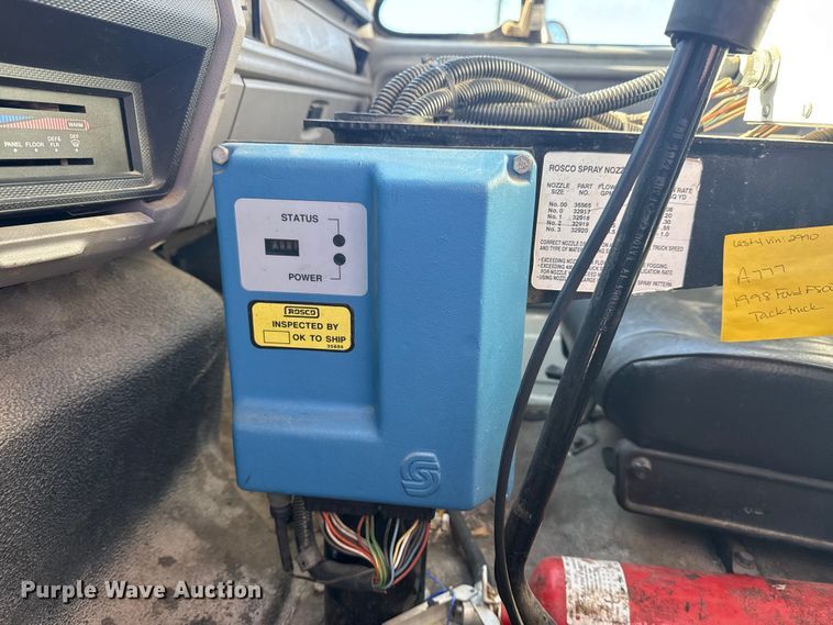 image for item DJ7945 1998 Ford F800 oil distributor truck