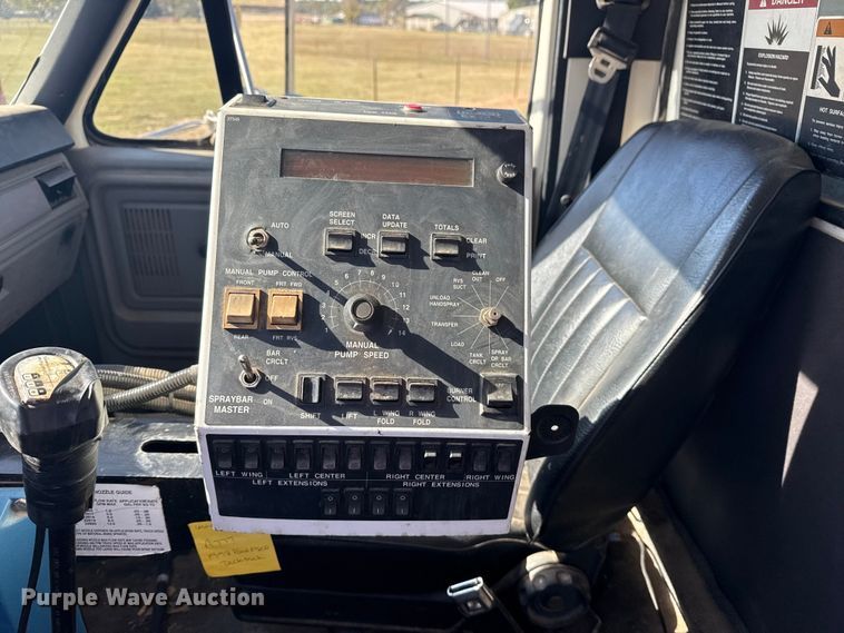 image for item DJ7945 1998 Ford F800 oil distributor truck