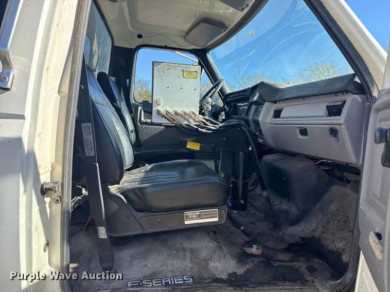 image for item DJ7945 1998 Ford F800 oil distributor truck