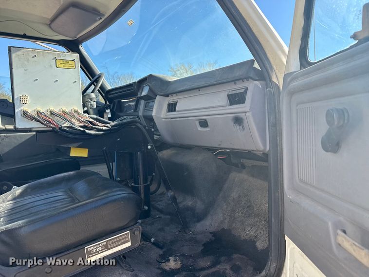 image for item DJ7945 1998 Ford F800 oil distributor truck