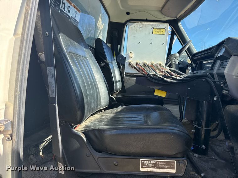 image for item DJ7945 1998 Ford F800 oil distributor truck