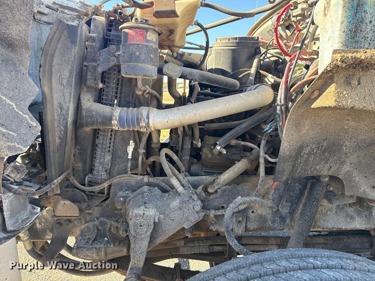 image for item DJ7945 1998 Ford F800 oil distributor truck