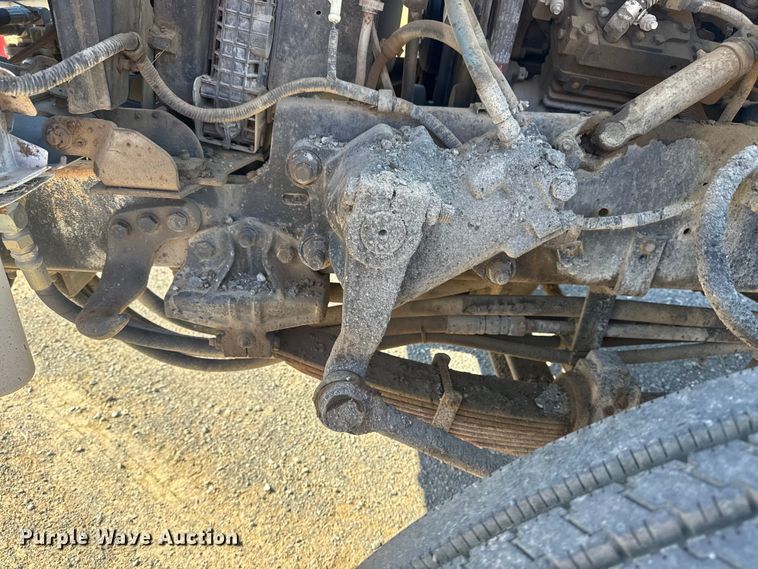 image for item DJ7945 1998 Ford F800 oil distributor truck