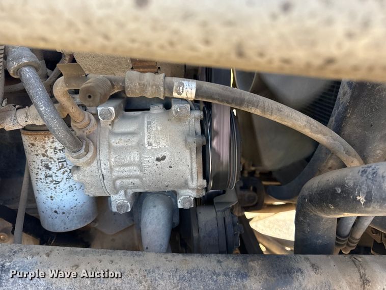 image for item DJ7945 1998 Ford F800 oil distributor truck