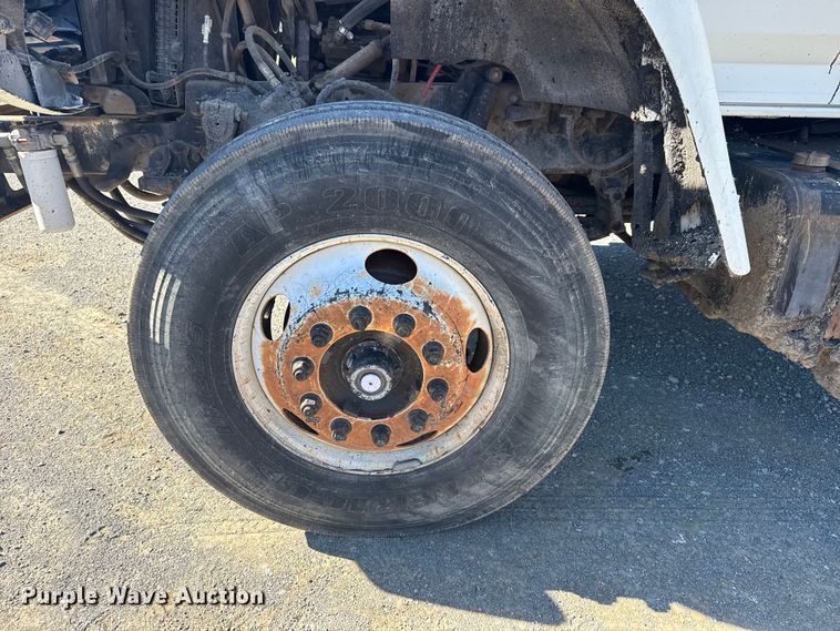 image for item DJ7945 1998 Ford F800 oil distributor truck