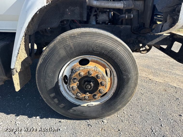 image for item DJ7945 1998 Ford F800 oil distributor truck