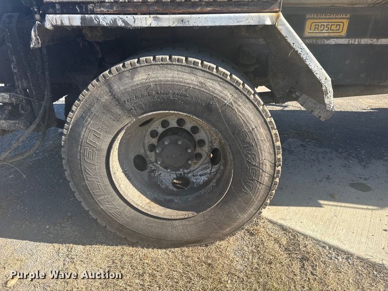 image for item DJ7945 1998 Ford F800 oil distributor truck