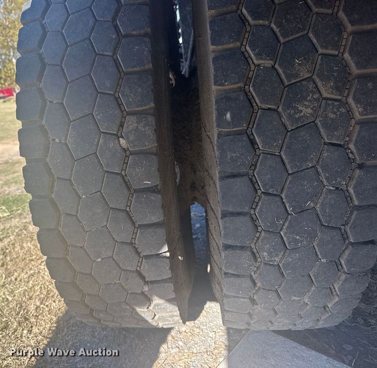 image for item DJ7945 1998 Ford F800 oil distributor truck