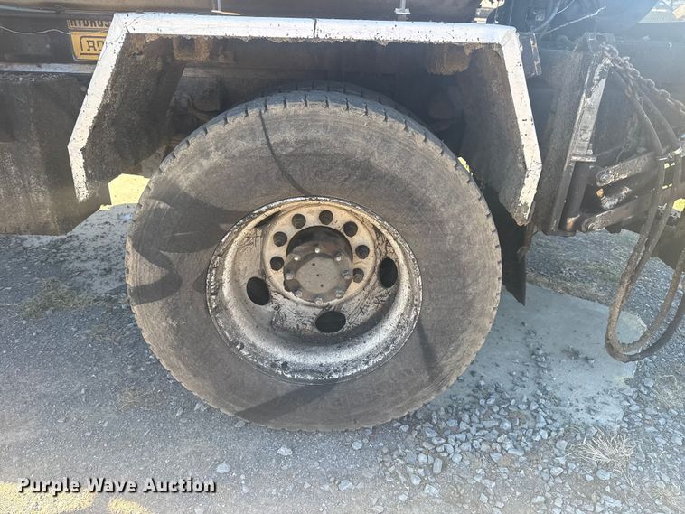 image for item DJ7945 1998 Ford F800 oil distributor truck