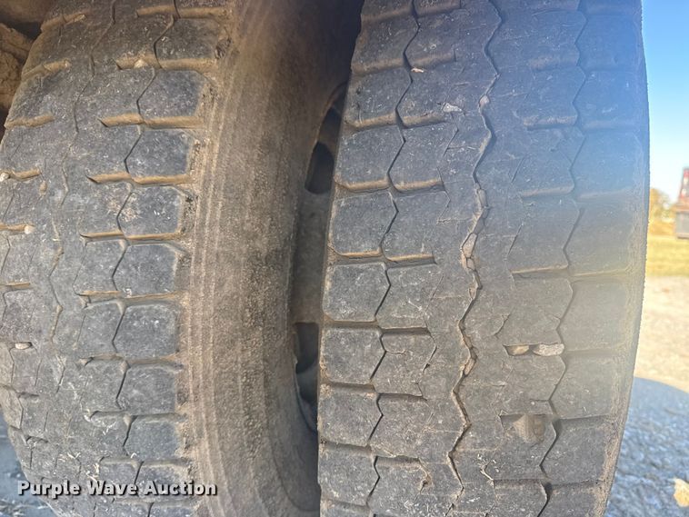 image for item DJ7945 1998 Ford F800 oil distributor truck