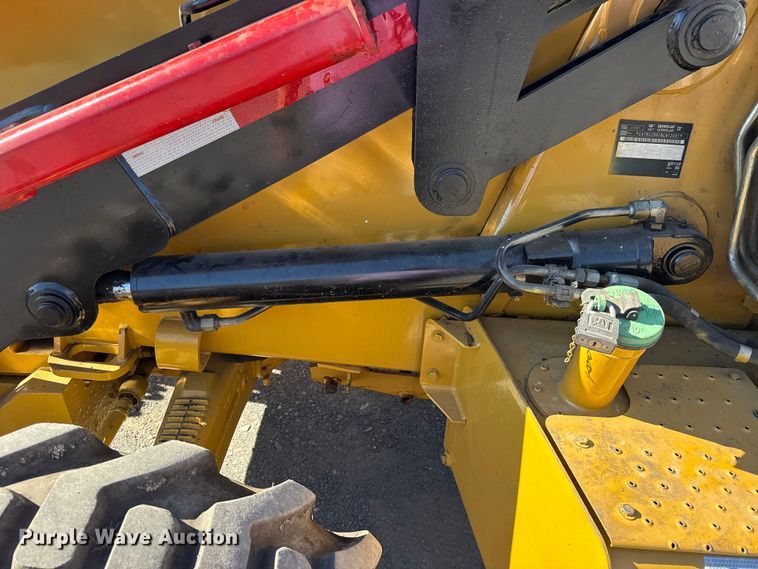 image for item DJ7946 2005 Caterpillar  420D backhoe