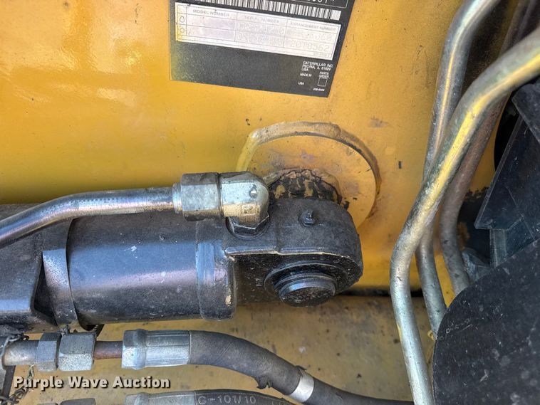 image for item DJ7946 2005 Caterpillar  420D backhoe