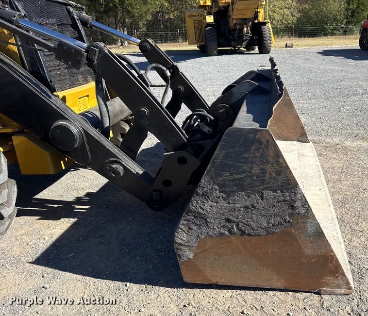 image for item DJ7946 2005 Caterpillar  420D backhoe