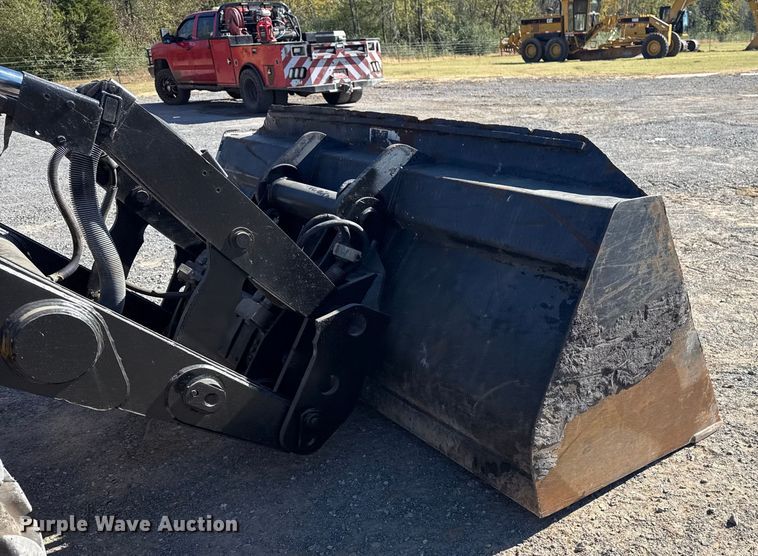 image for item DJ7946 2005 Caterpillar  420D backhoe