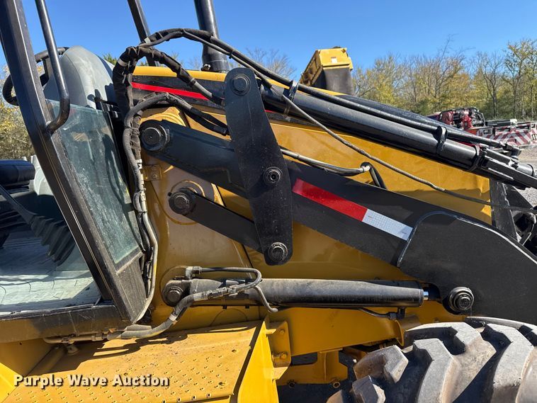 image for item DJ7946 2005 Caterpillar  420D backhoe