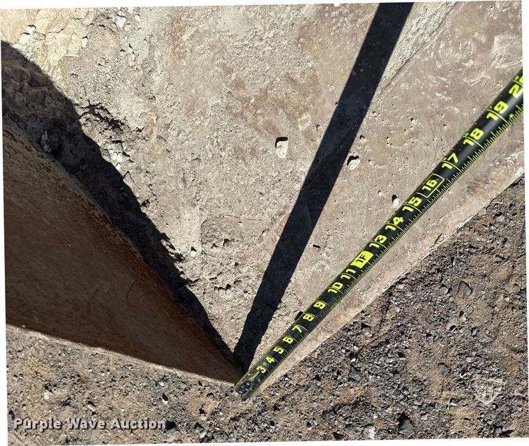 image for item DJ7946 2005 Caterpillar  420D backhoe