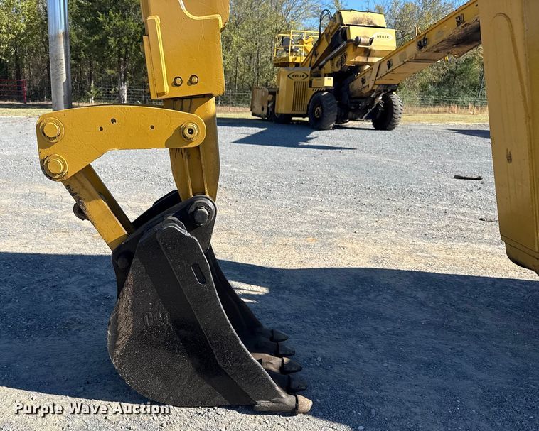 image for item DJ7946 2005 Caterpillar  420D backhoe