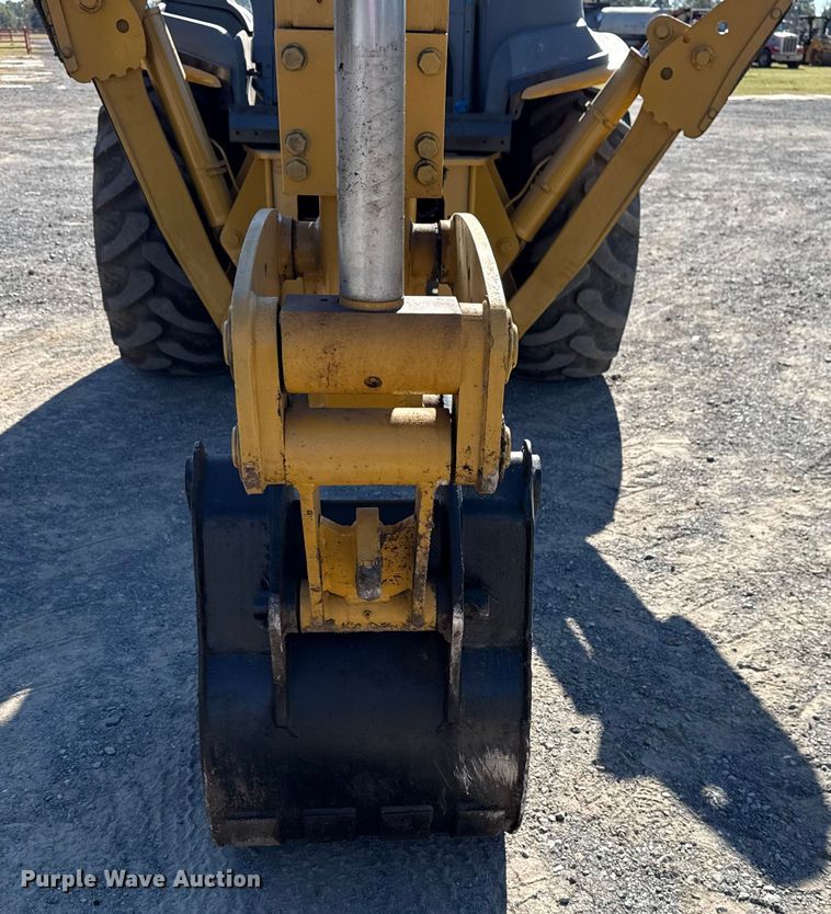 image for item DJ7946 2005 Caterpillar  420D backhoe