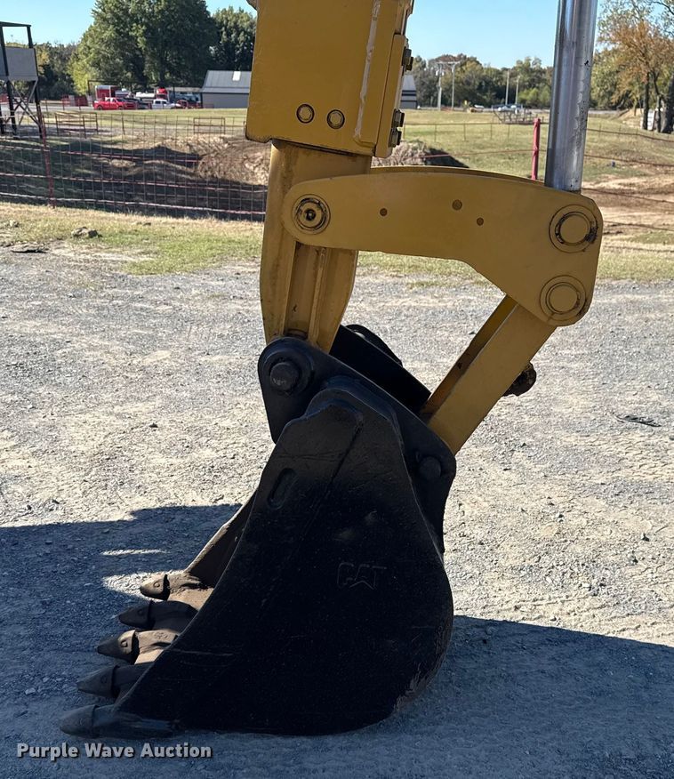 image for item DJ7946 2005 Caterpillar  420D backhoe