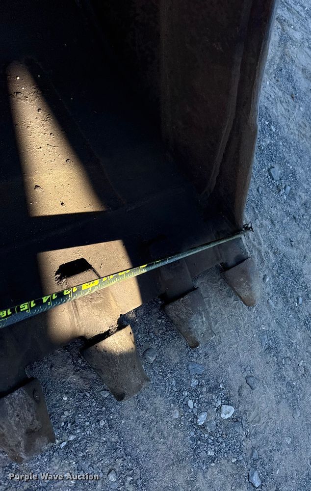 image for item DJ7946 2005 Caterpillar  420D backhoe