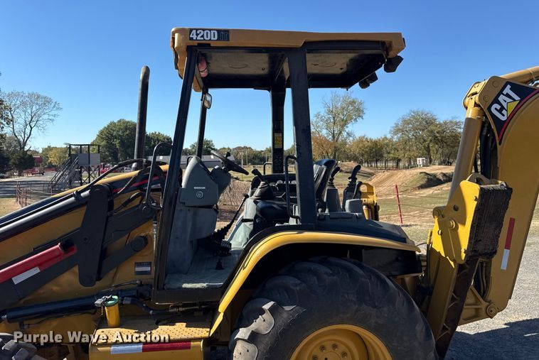 image for item DJ7946 2005 Caterpillar  420D backhoe