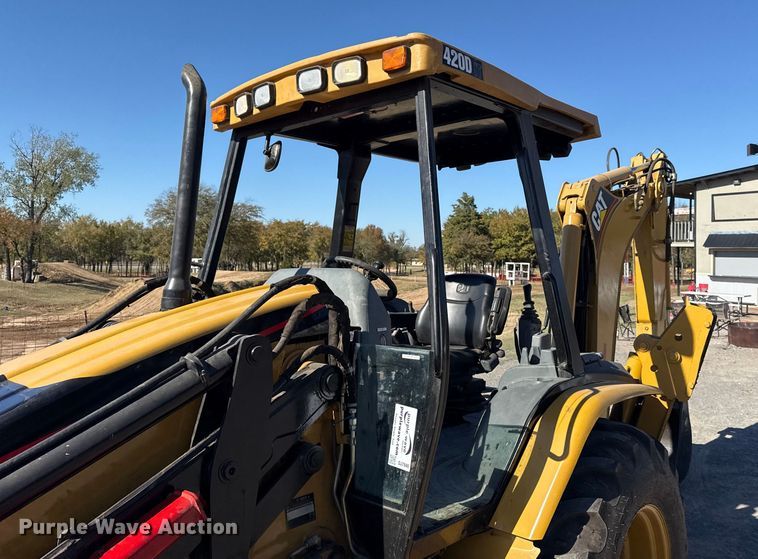image for item DJ7946 2005 Caterpillar  420D backhoe