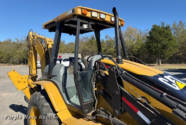 image for item DJ7946 2005 Caterpillar  420D backhoe