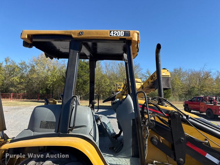 image for item DJ7946 2005 Caterpillar  420D backhoe