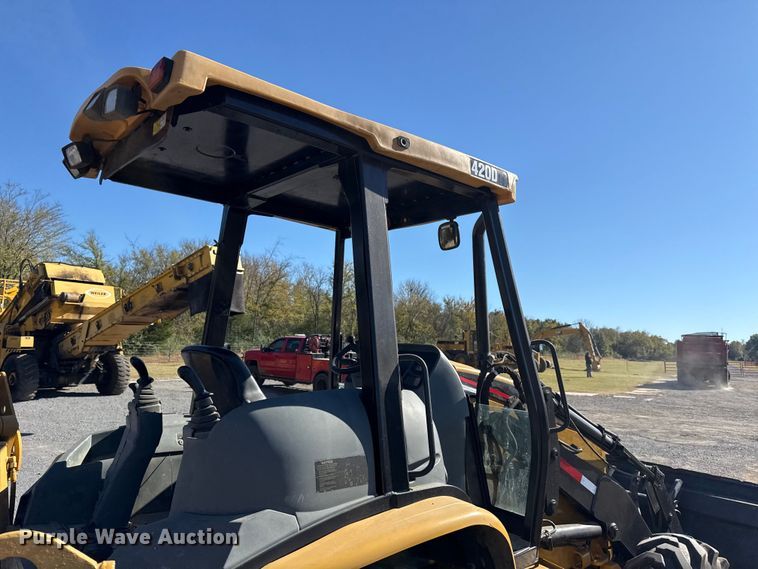 image for item DJ7946 2005 Caterpillar  420D backhoe
