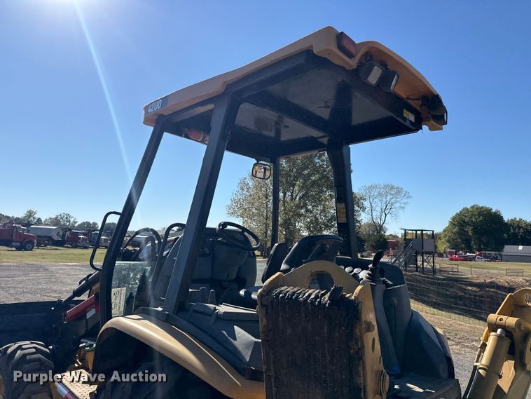 image for item DJ7946 2005 Caterpillar  420D backhoe