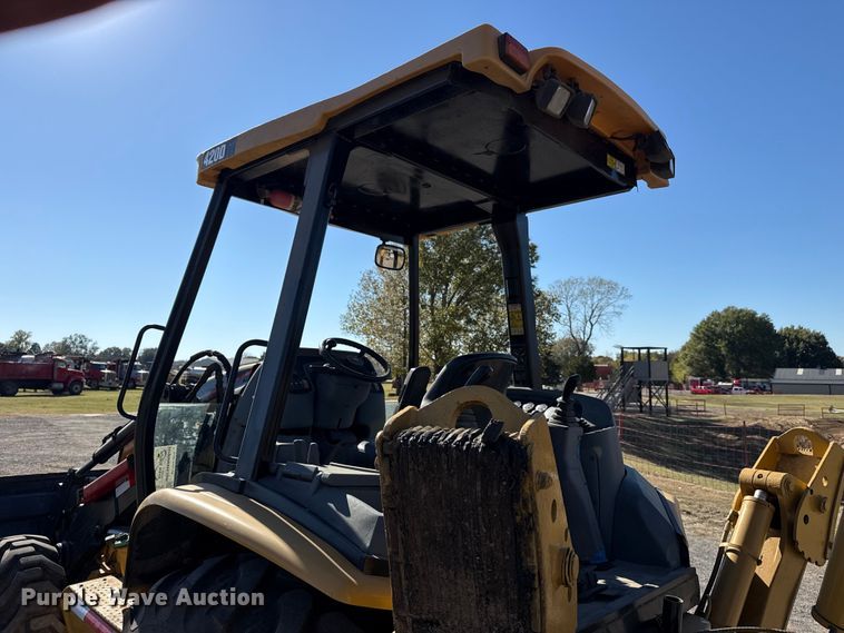 image for item DJ7946 2005 Caterpillar  420D backhoe