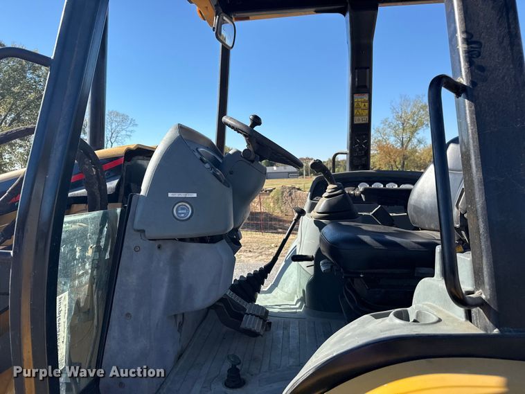 image for item DJ7946 2005 Caterpillar  420D backhoe