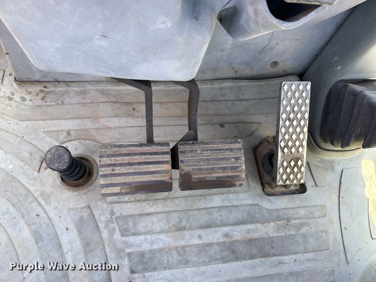 image for item DJ7946 2005 Caterpillar  420D backhoe