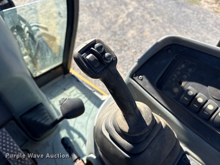 image for item DJ7946 2005 Caterpillar  420D backhoe