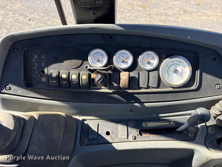 image for item DJ7946 2005 Caterpillar  420D backhoe