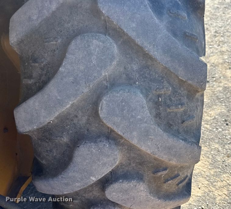 image for item DJ7946 2005 Caterpillar  420D backhoe