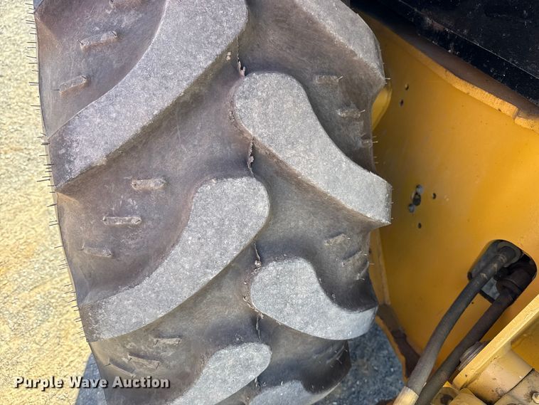 image for item DJ7946 2005 Caterpillar  420D backhoe