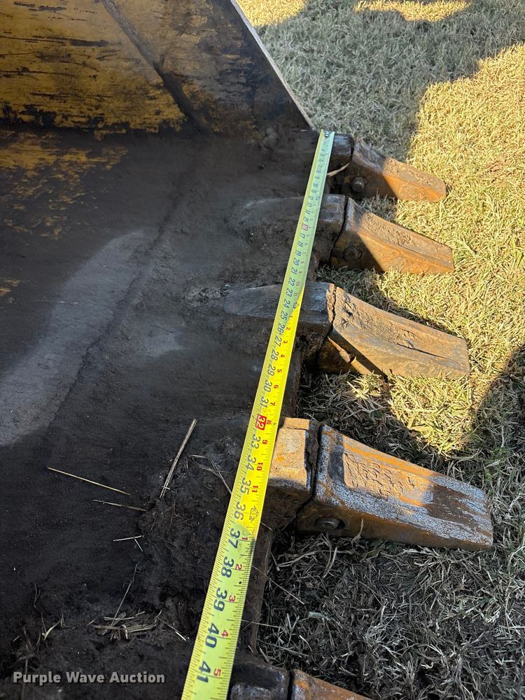 image for item DJ7947 2023 Caterpillar 320GC excavator