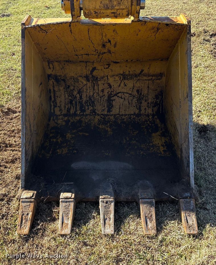 image for item DJ7947 2023 Caterpillar 320GC excavator